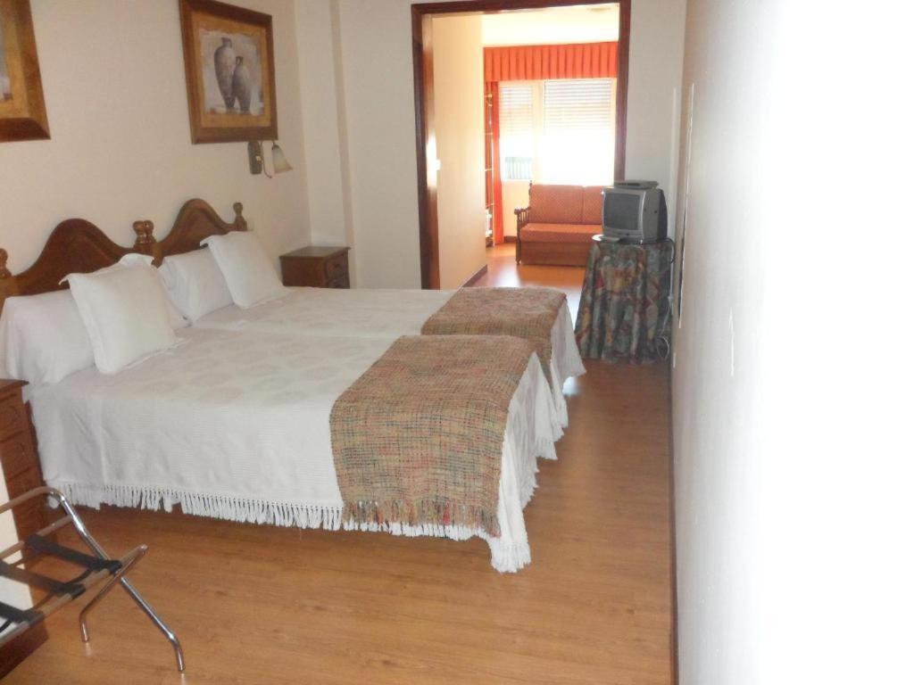 Hotel Avenida Baiona Sabaris エクステリア 写真