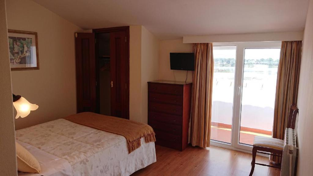 Hotel Avenida Baiona Sabaris エクステリア 写真