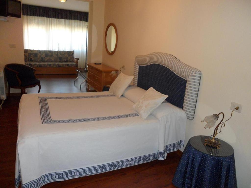 Hotel Avenida Baiona Sabaris エクステリア 写真